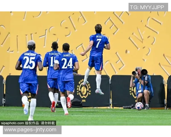 奥卡福精准直塞助攻勒温转身射门遭维卡里奥神勇扑救